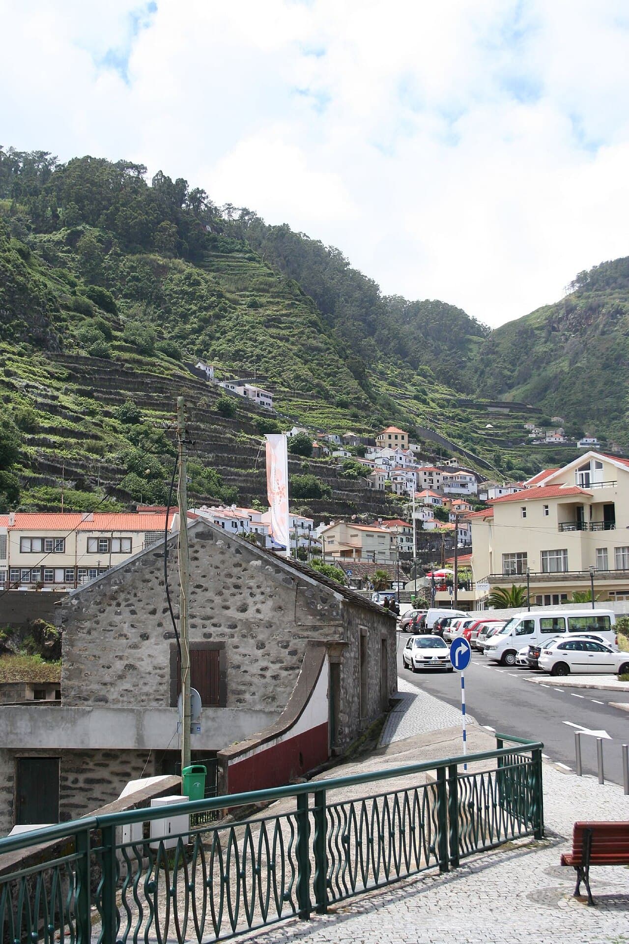 Porto Moniz waterfront — photo by Andy Hawkins, CC BY-SA 2.0, via Wikimedia Commons