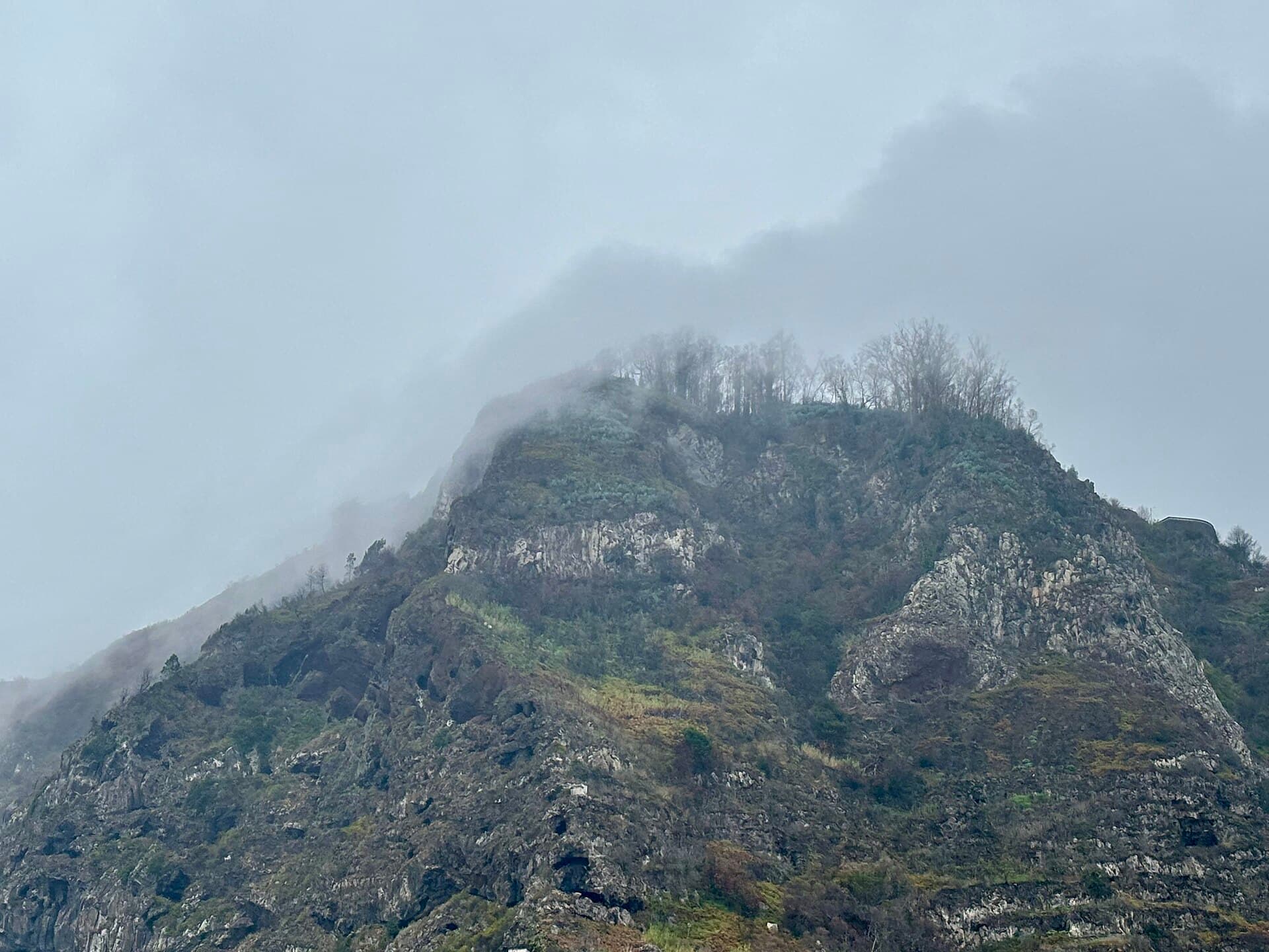 North-coast weather at Porto Moniz — photo by Frank Kovalchek from USA, CC BY 2.0, via Wikimedia Commons