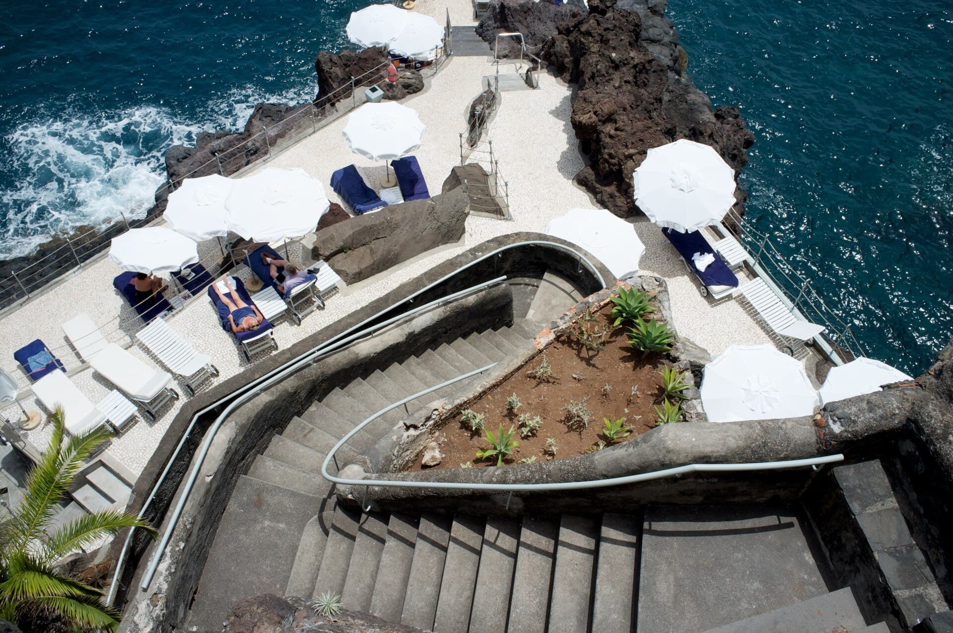 Reid’s Palace — Atlantic Ocean terrace — photo by CharlieTPhotographic, CC BY 2.0, via Wikimedia Commons