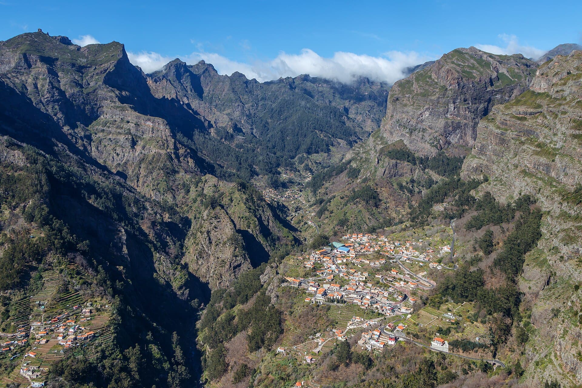 Curral das Freiras below — photo by H. Zell, CC BY-SA 3.0, via Wikimedia Commons
