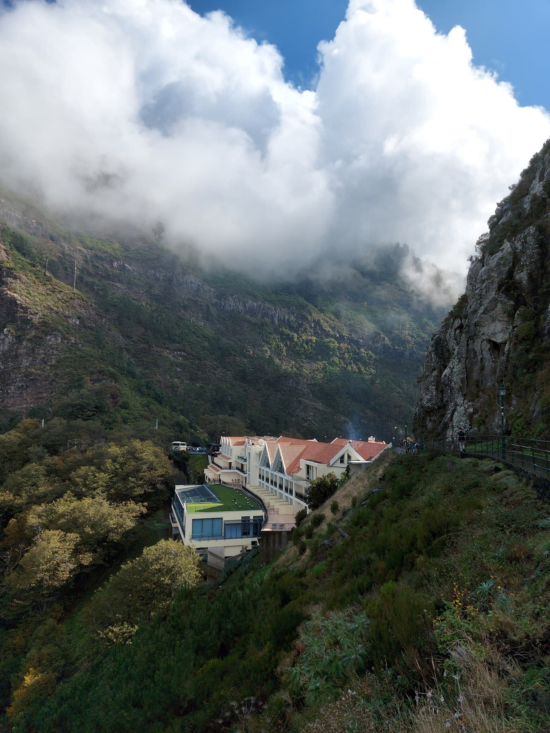 Eira do Serrado viewpoint — photo by Bybbisch94, Christian Gebhardt, CC BY-SA 4.0, via Wikimedia Commons