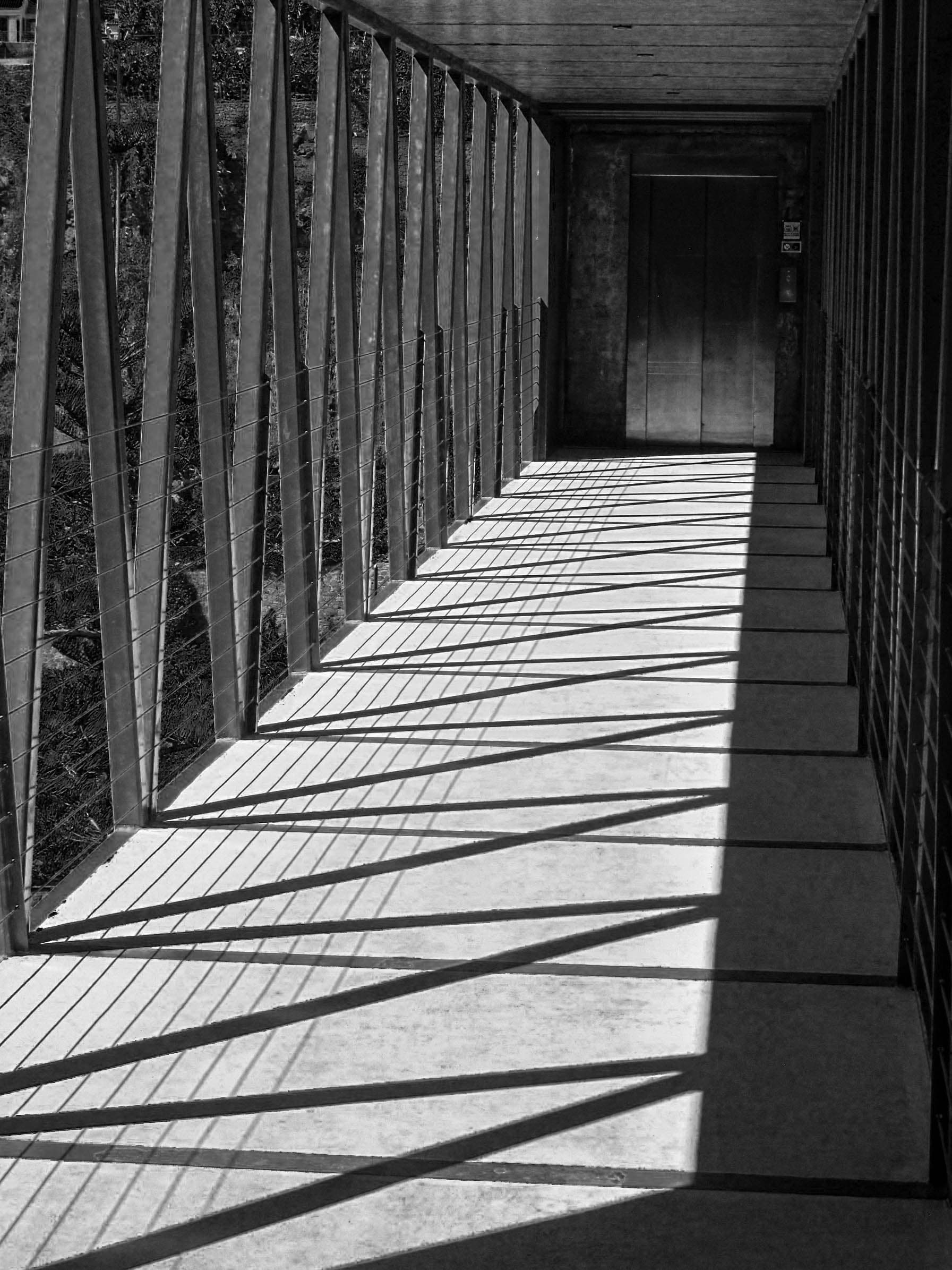 Estalagem da Ponta do Sol — walkway — photo by Forbes Johnston from Winchester, UK, CC BY 2.0, via Wikimedia Commons