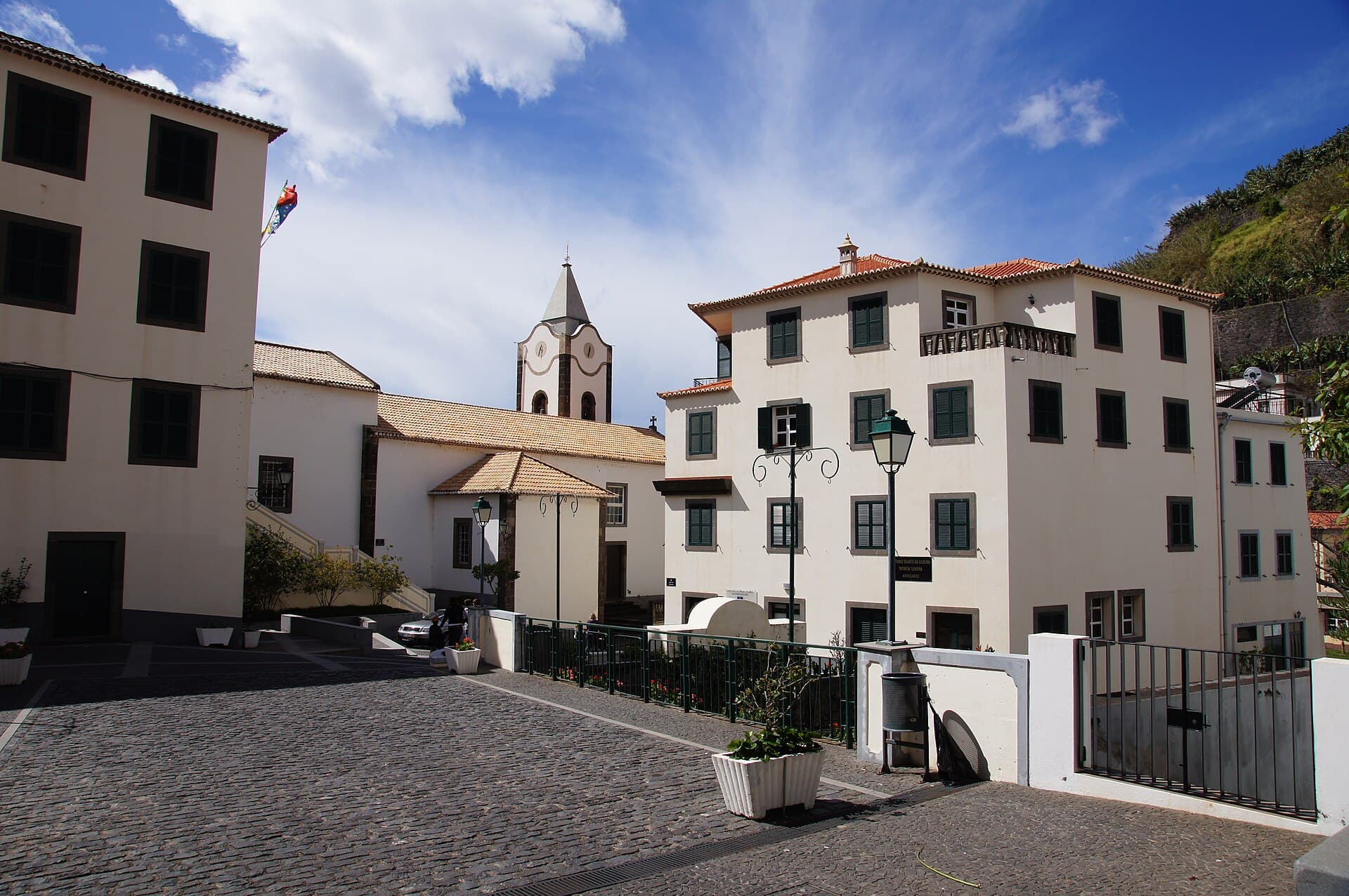 Ponta do Sol below the hotel — photo by Allie_Caulfield from Germany, CC BY 2.0, via Wikimedia Commons