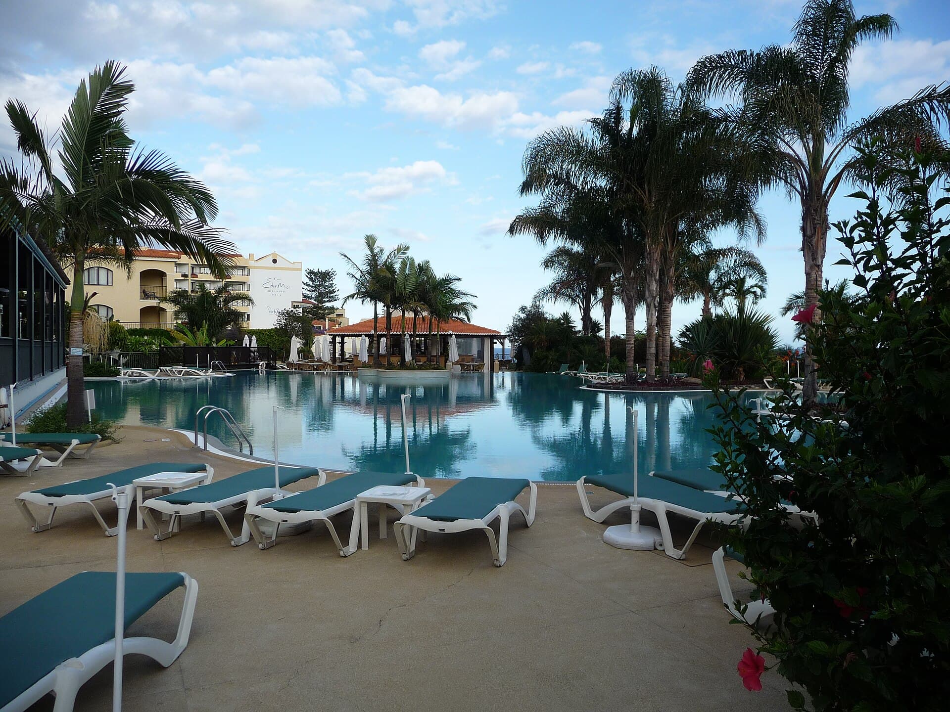 Vila Porto Mare resort (Eden Mar complex) — photo by giggel, CC BY 3.0, via Wikimedia Commons