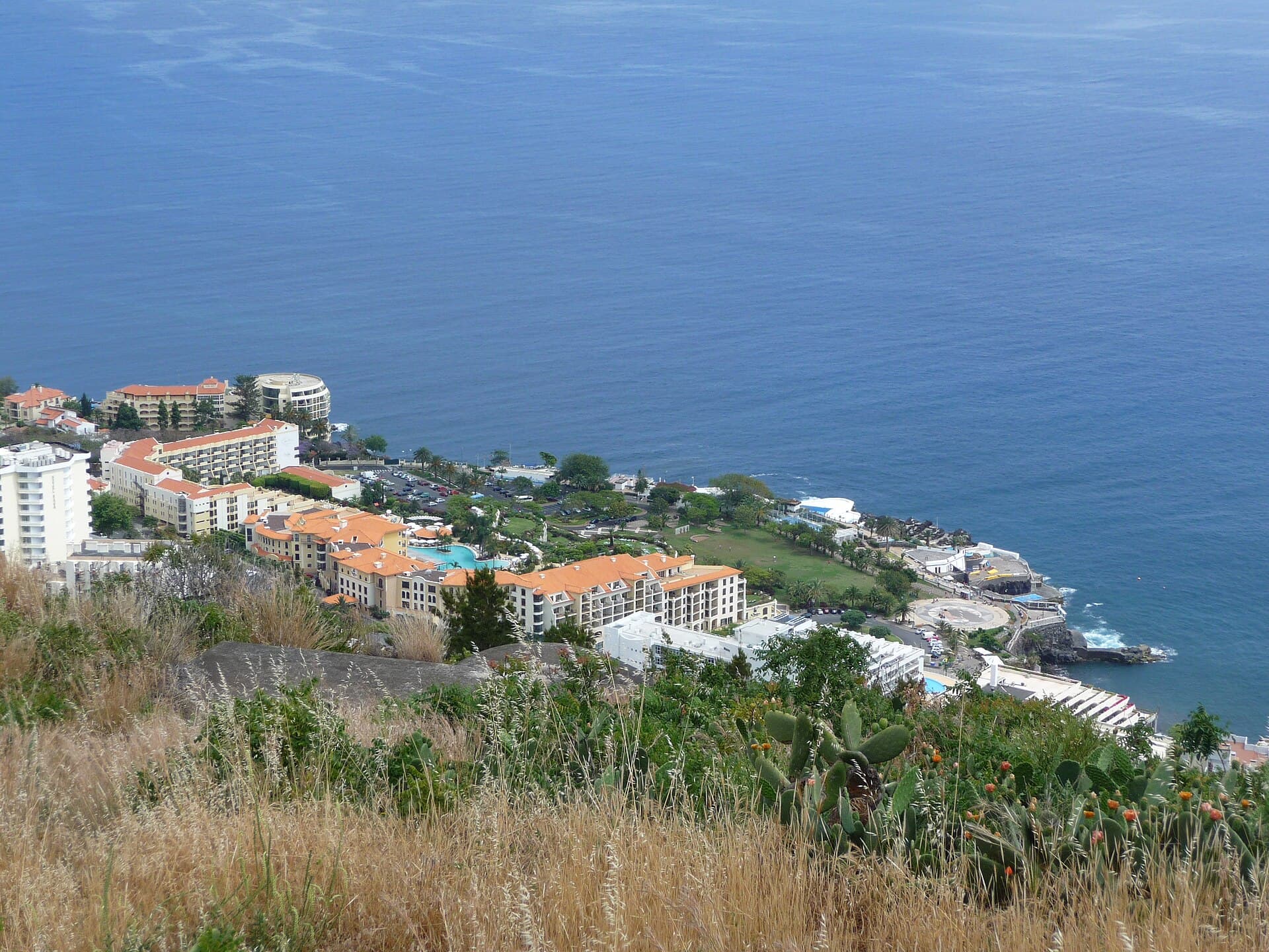 Vila Porto Mare resort — photo by giggel, CC BY 3.0, via Wikimedia Commons