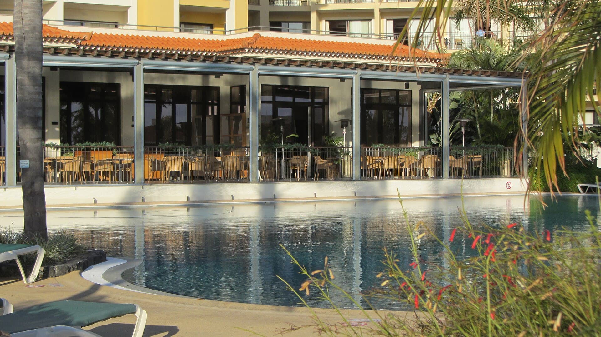 Resort pools and gardens — photo by Stephen Colebourne, CC BY 2.0, via Wikimedia Commons