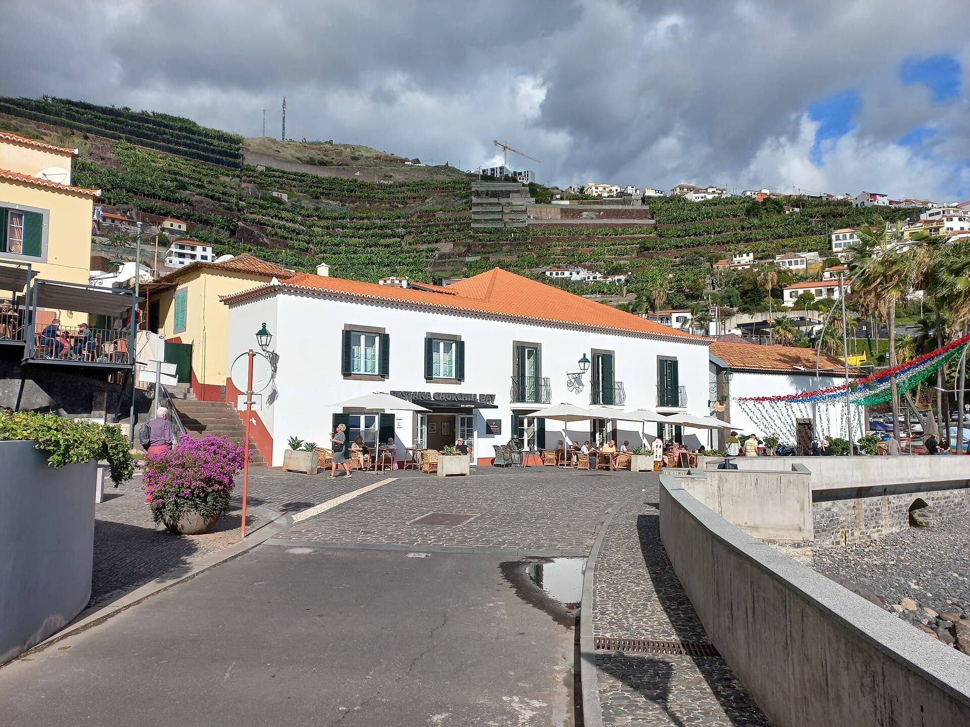 Pestana Churchill Bay — photo by Asurnipal, CC BY-SA 4.0, via Wikimedia Commons