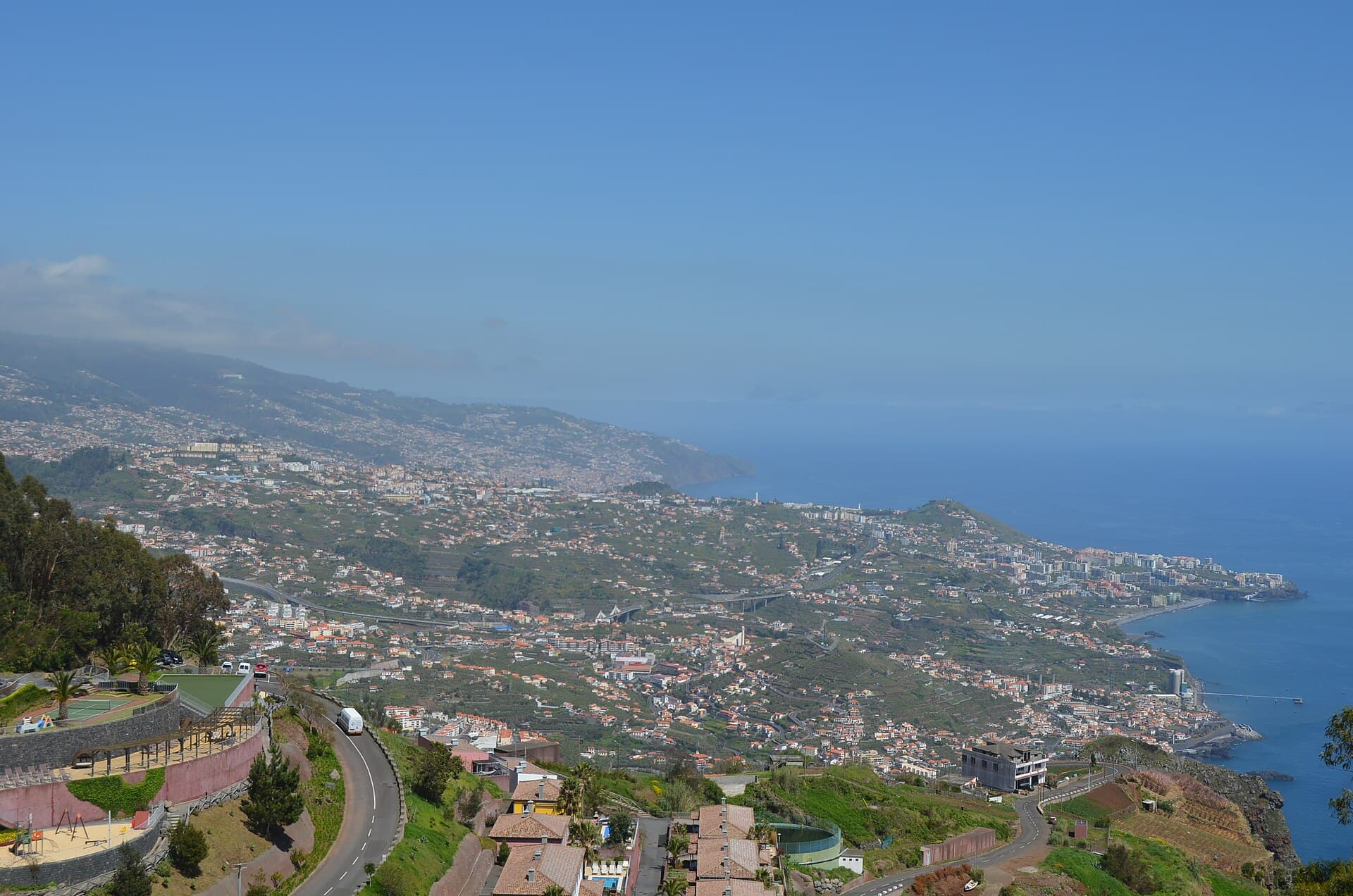 Câmara de Lobos bay — photo by Pedro from Maia (Porto), Portugal, CC BY 2.0, via Wikimedia Commons