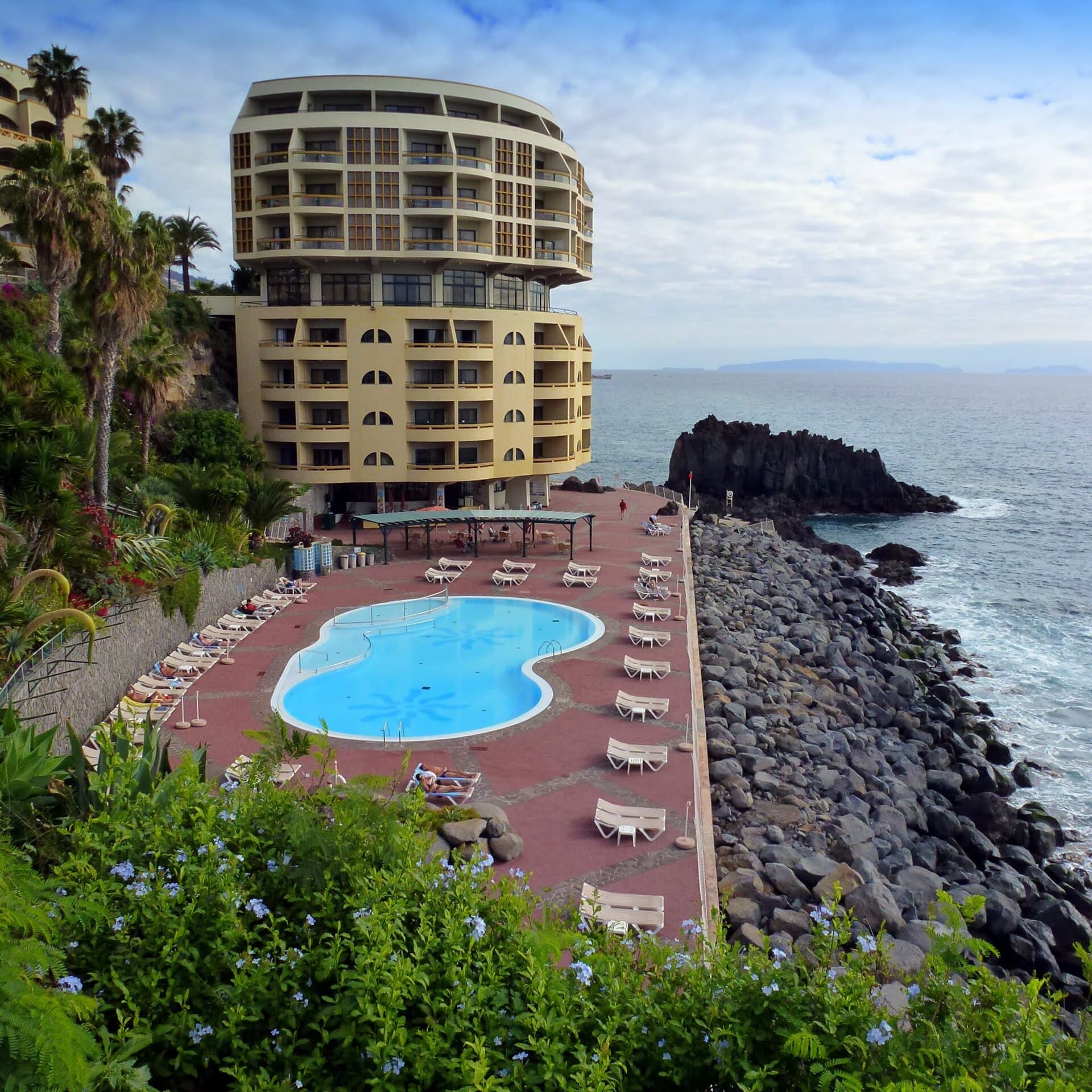 Funchal hotel zone coast — photo by Maximovich Nikolay, CC BY 3.0, via Wikimedia Commons
