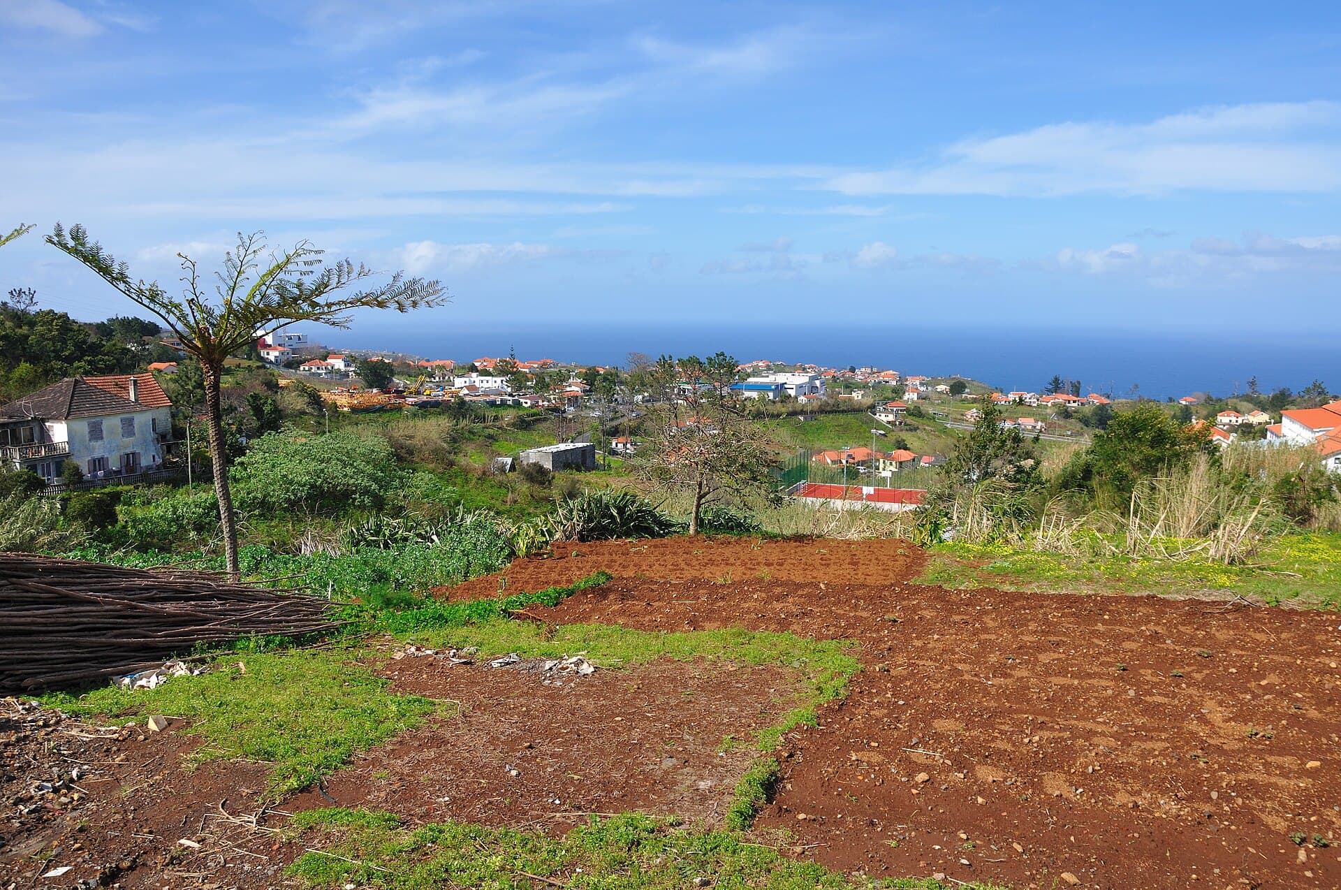 Santana coast — photo by Hansueli Krapf, CC BY-SA 3.0, via Wikimedia Commons