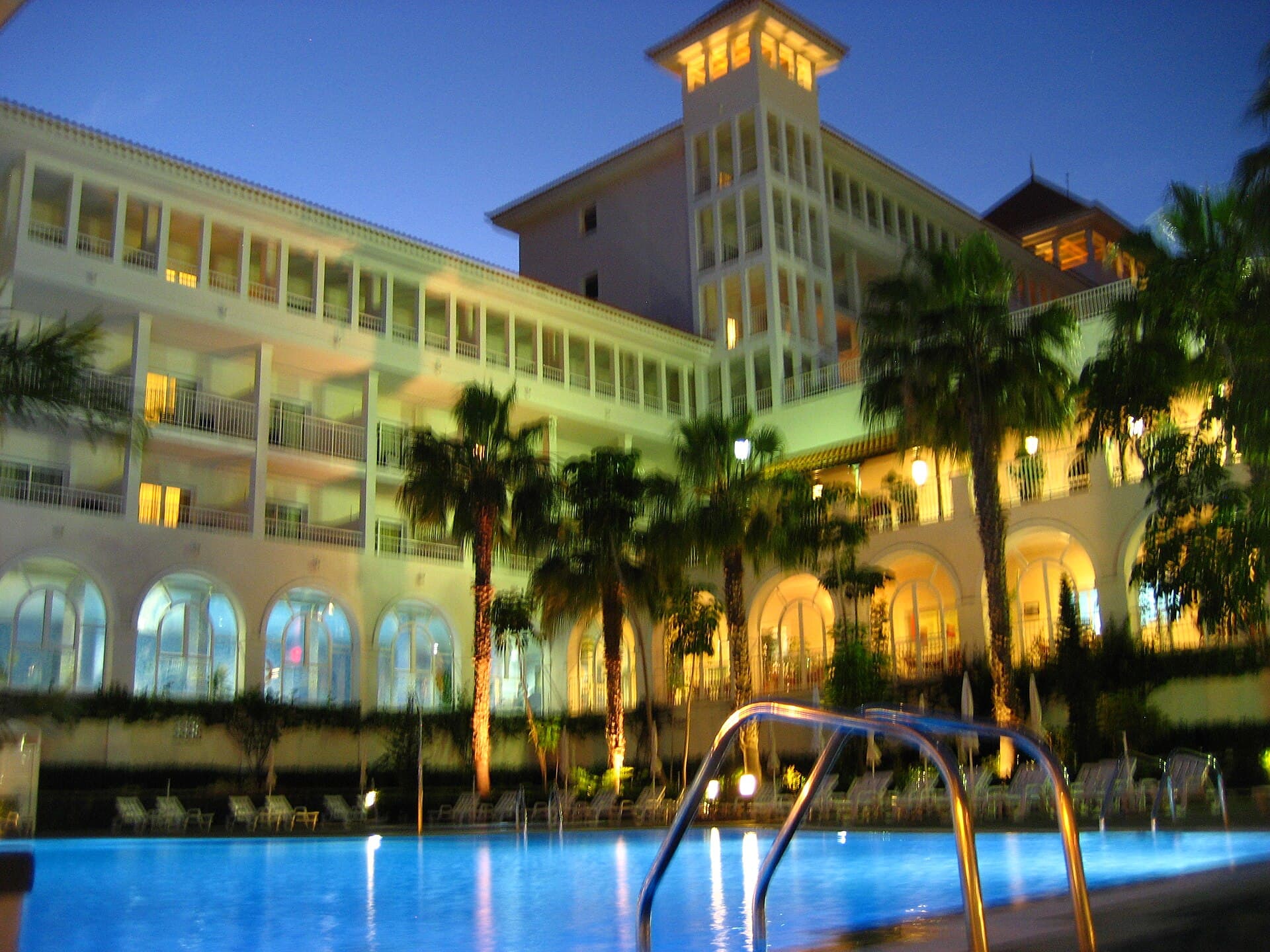 Riu Palace Madeira — photo by C.Steuter, CC BY 3.0, via Wikimedia Commons