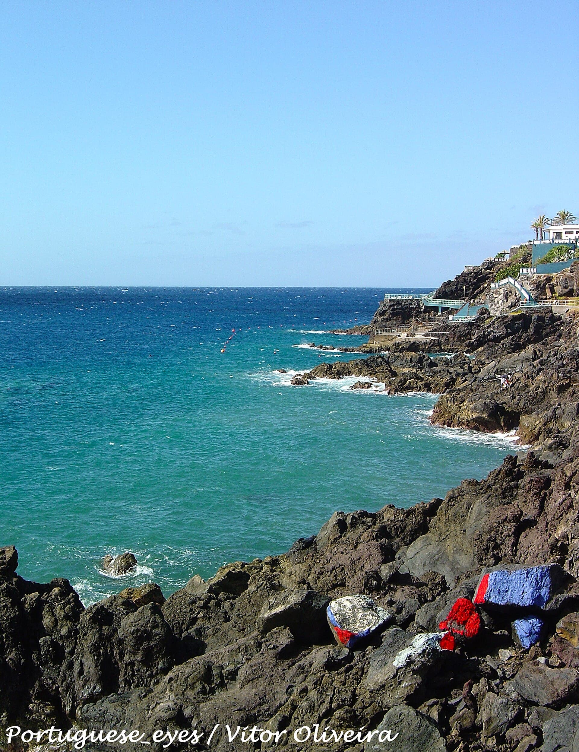 Caniço de Baixo coast — photo by Vitor Oliveira from Torres Vedras, PORTUGAL, CC BY-SA 2.0, via Wikimedia Commons