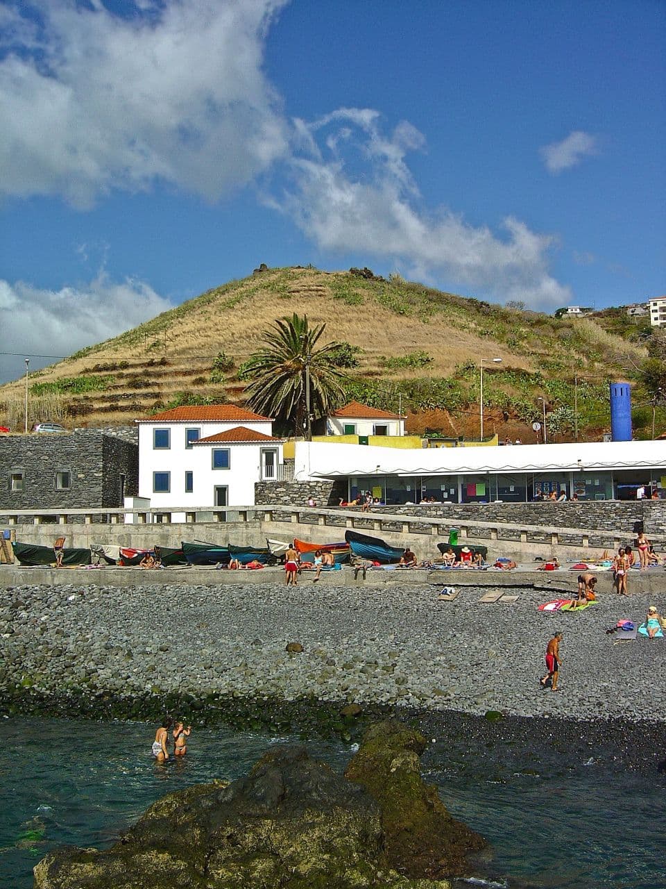 Praia dos Reis Magos — photo by Vitor Oliveira from Torres Vedras, PORTUGAL, CC BY-SA 2.0, via Wikimedia Commons