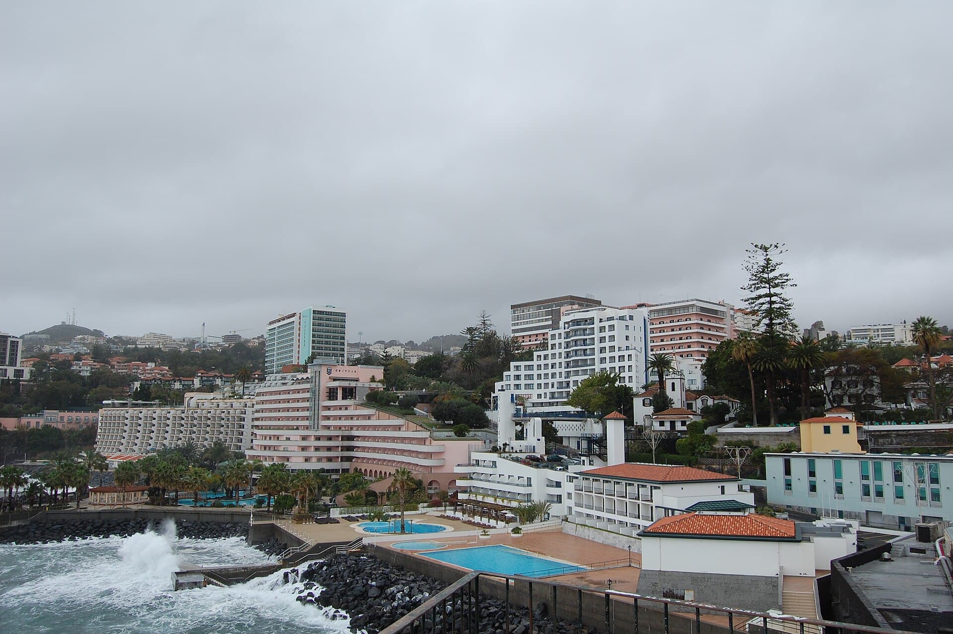 The coast toward Penha de França — photo by Mark Woodbury, CC BY 2.0, via Wikimedia Commons