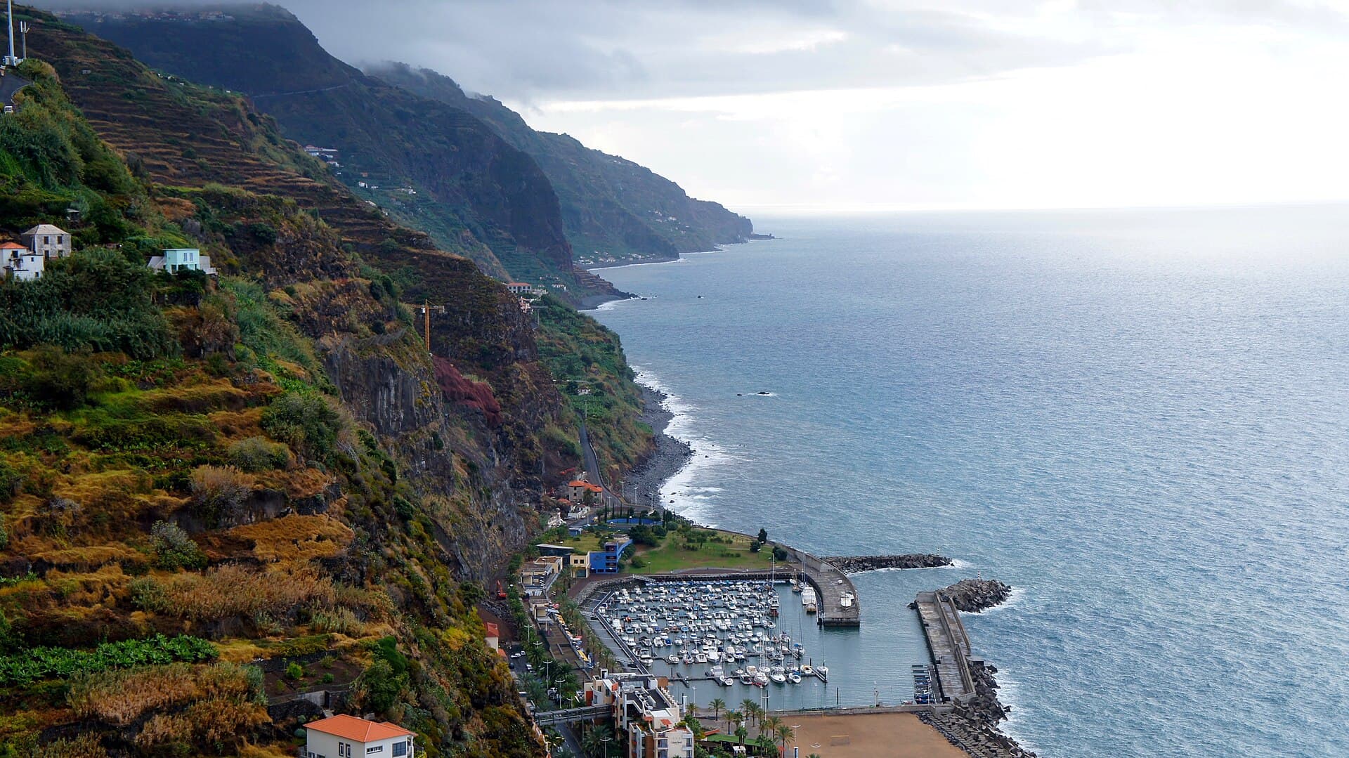 Calheta and its marina — photo by azoren66, CC BY 3.0, via Wikimedia Commons