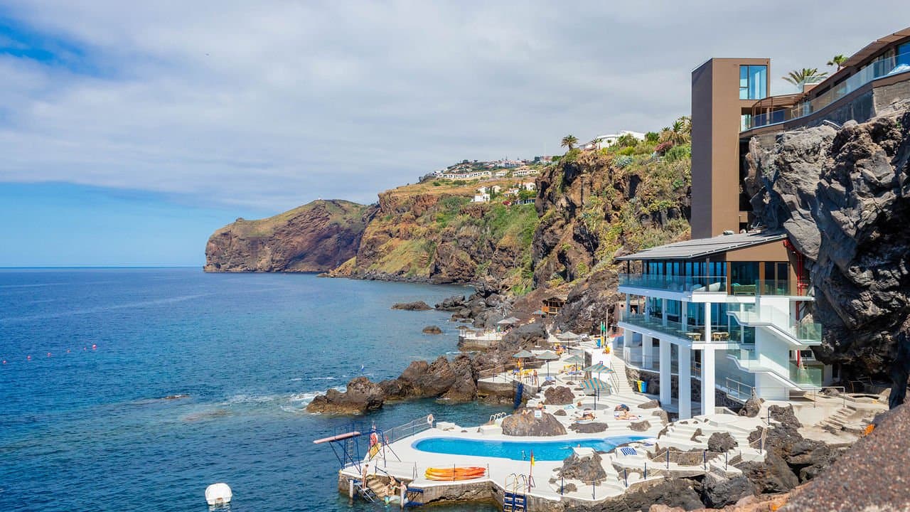 Galomar Resort — Lido Galomar ocean pool below the cliff — official photo, https://www.galoresort.com/Sentido-Hotel-Galomar/