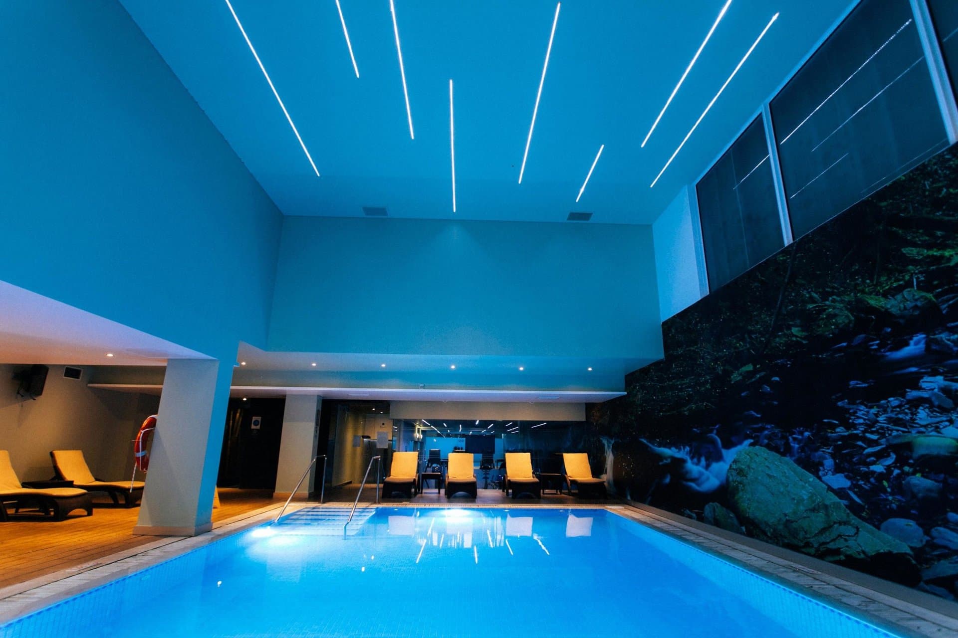 Oasis Caniço — heated indoor pool — official photo, https://www.theviewshotels.pt/en/oasis/