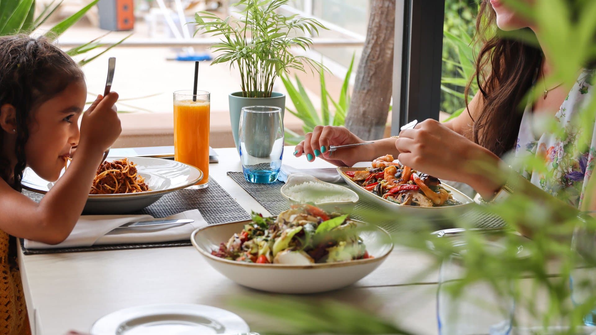 Oasis Caniço — family dining — official photo, https://www.theviewshotels.pt/en/oasis/
