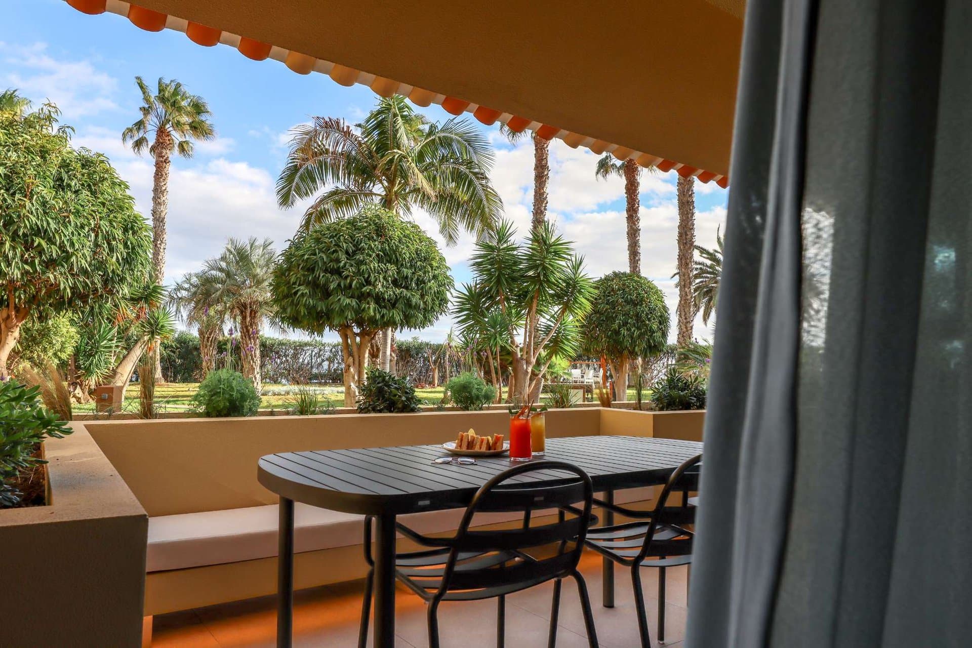 Oasis Caniço — terrace with palms — official photo, https://www.theviewshotels.pt/en/oasis/